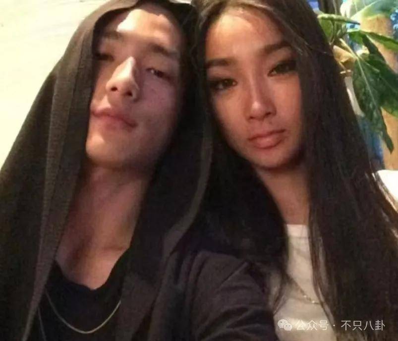 又发现新孩子了<strong></p>
<p>母币比普通币贵多少</strong>!这位50多岁大叔私生活这么混乱吗?