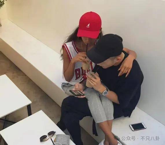 又发现新孩子了<strong></p>
<p>母币比普通币贵多少</strong>!这位50多岁大叔私生活这么混乱吗?