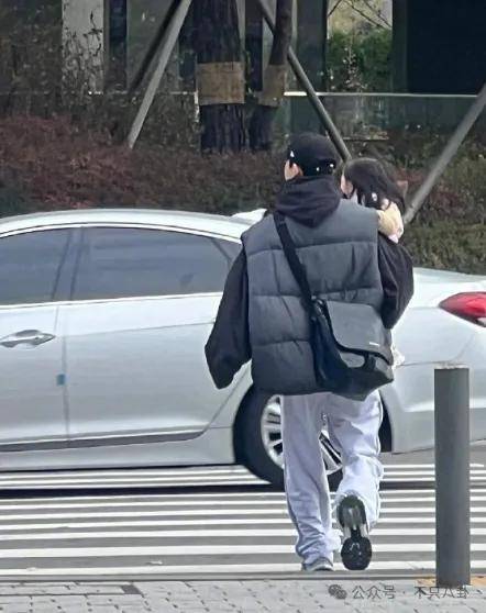 又发现新孩子了<strong></p>
<p>母币比普通币贵多少</strong>!这位50多岁大叔私生活这么混乱吗?