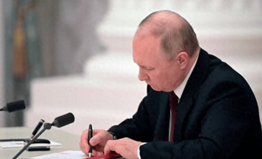 出大事了？俄军击杀美军<strong></p>
<p>货币对冲套利原理</strong>，英法德集体失声，美根本不敢找普京算账！