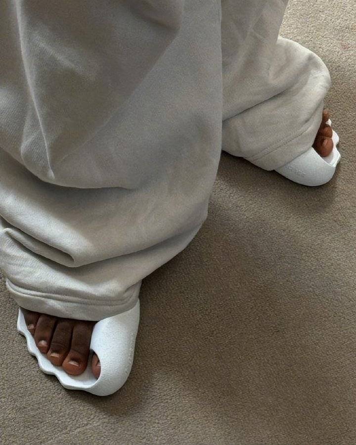 巴黎世家这鞋要卖1万多<strong></p>
<p>币圈一般去哪个论坛</strong>？网友看傻：确定不是鞋垫？