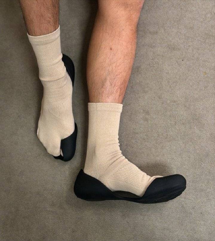 巴黎世家这鞋要卖1万多<strong></p>
<p>币圈一般去哪个论坛</strong>？网友看傻：确定不是鞋垫？