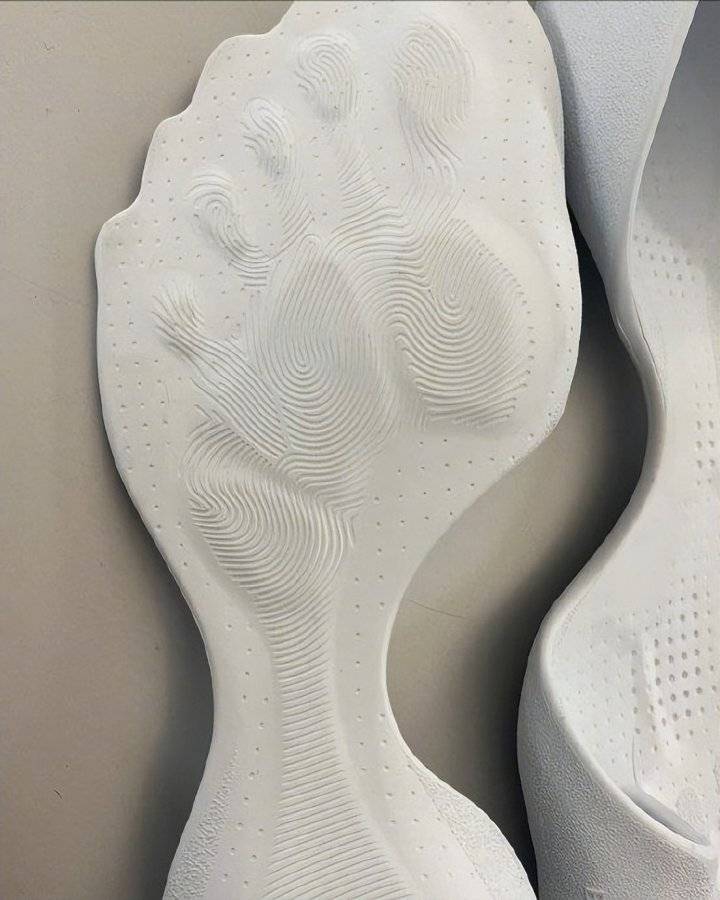 巴黎世家这鞋要卖1万多<strong></p>
<p>币圈一般去哪个论坛</strong>？网友看傻：确定不是鞋垫？