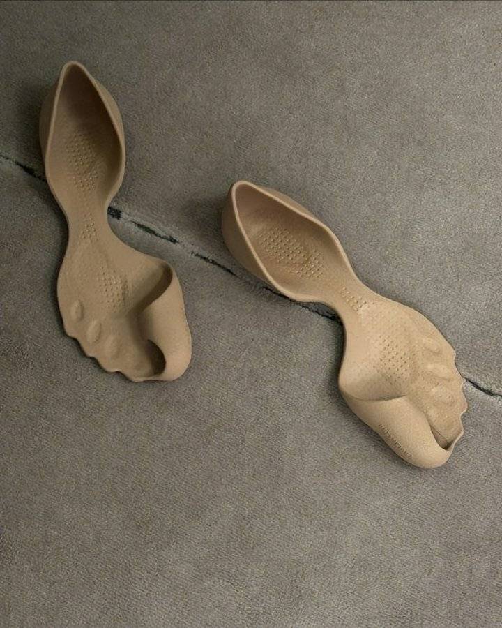 巴黎世家这鞋要卖1万多<strong></p>
<p>币圈一般去哪个论坛</strong>？网友看傻：确定不是鞋垫？