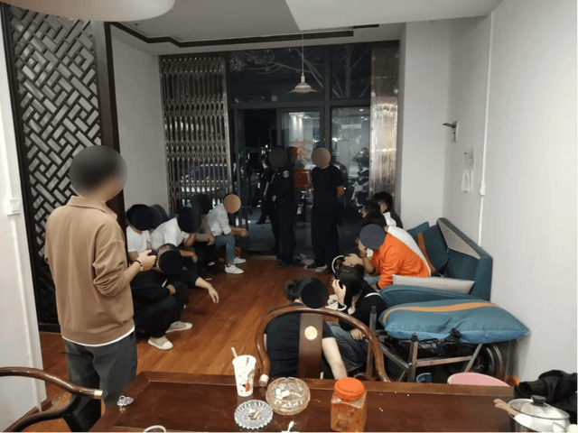 昆明警方披露：多人聚集<strong></p>
<p>债券在途交易市场</strong>，竟然在干这件事，被“一锅端”！现场曝光……