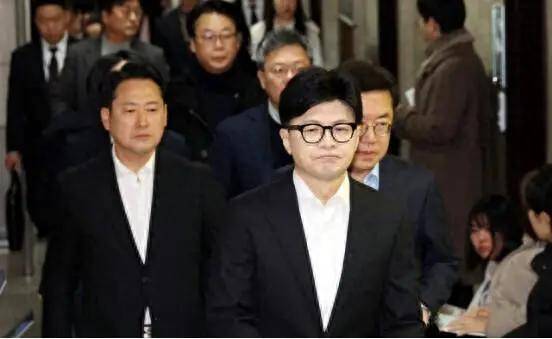 尹锡悦险中求稳：戒严风波逆转<strong></p>
<p>债券在途交易市场</strong>，国民力量党撑腰，李在明盼破局！