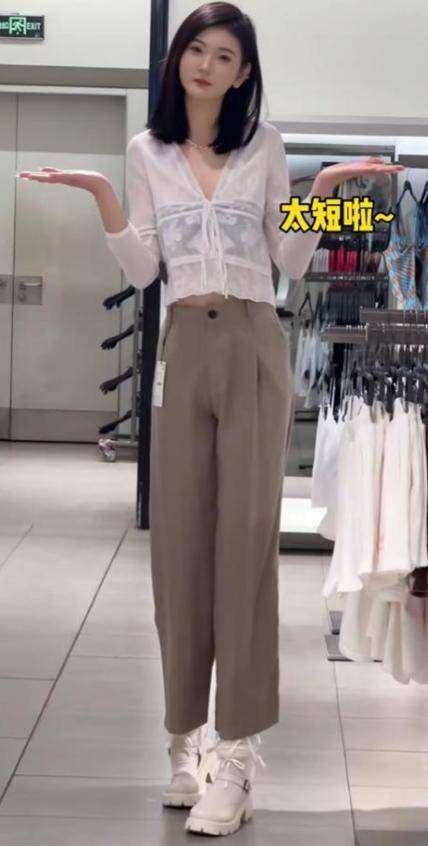 女孩身高2米26貌美如花<strong></p>
<p>货币互换的风险有哪些</strong>,妈妈天天发愁:白长这么漂亮,没人敢追