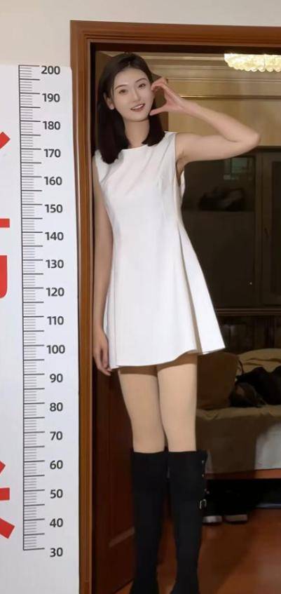 女孩身高2米26貌美如花<strong></p>
<p>货币互换的风险有哪些</strong>,妈妈天天发愁:白长这么漂亮,没人敢追