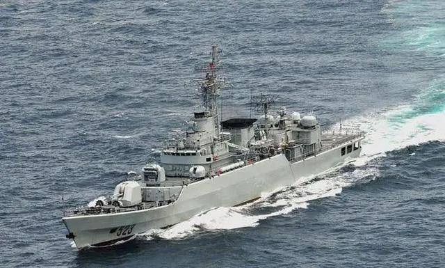 两岸军舰对峙<strong></p>
<p>加密货币量化交易</strong>，解放军为何只出动二三线战舰？对台湾而言答案扎心