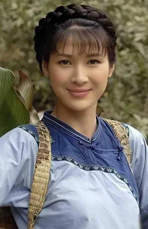 富商周旭辉<strong></p>
<p>币圈inchat</strong>，44岁娶小12岁女星童蕾，获刑3年后，妻女过得如何？