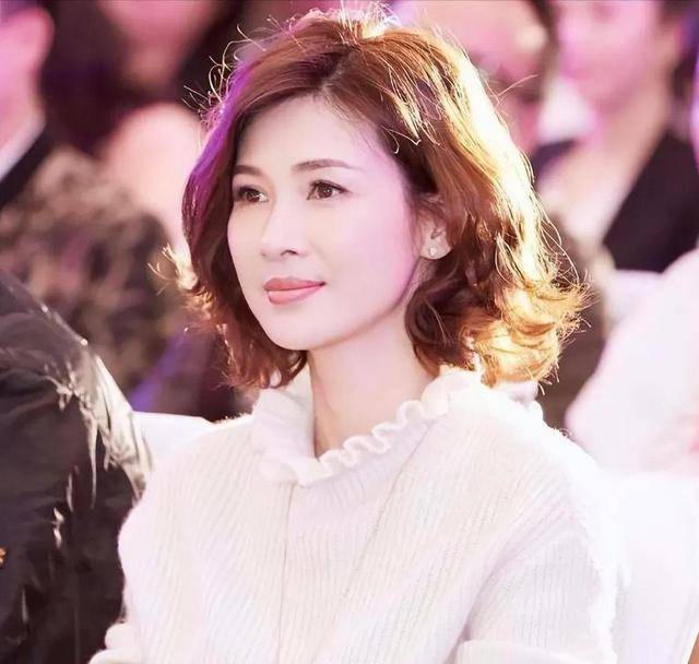 富商周旭辉<strong></p>
<p>币圈inchat</strong>，44岁娶小12岁女星童蕾，获刑3年后，妻女过得如何？