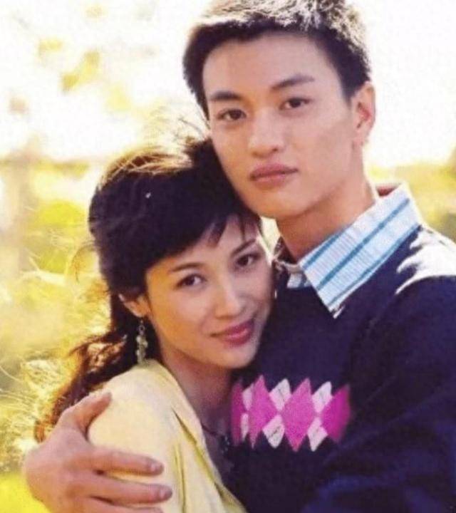 富商周旭辉<strong></p>
<p>币圈inchat</strong>，44岁娶小12岁女星童蕾，获刑3年后，妻女过得如何？