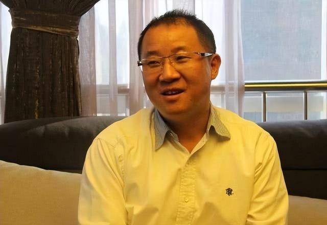 富商周旭辉<strong></p>
<p>币圈inchat</strong>，44岁娶小12岁女星童蕾，获刑3年后，妻女过得如何？