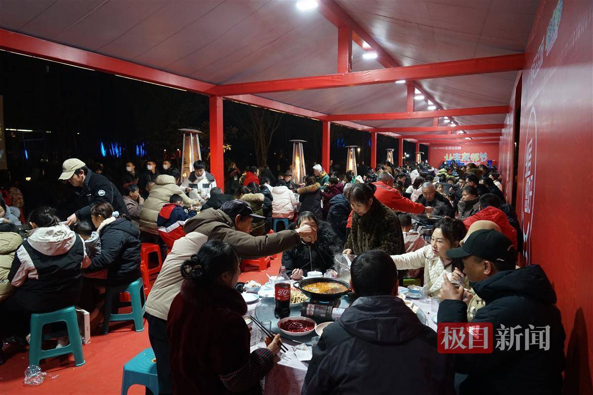 恩施一小区杀20头年猪<strong></p>
<p>币圈inchat</strong>，请业主连吃两天流水席