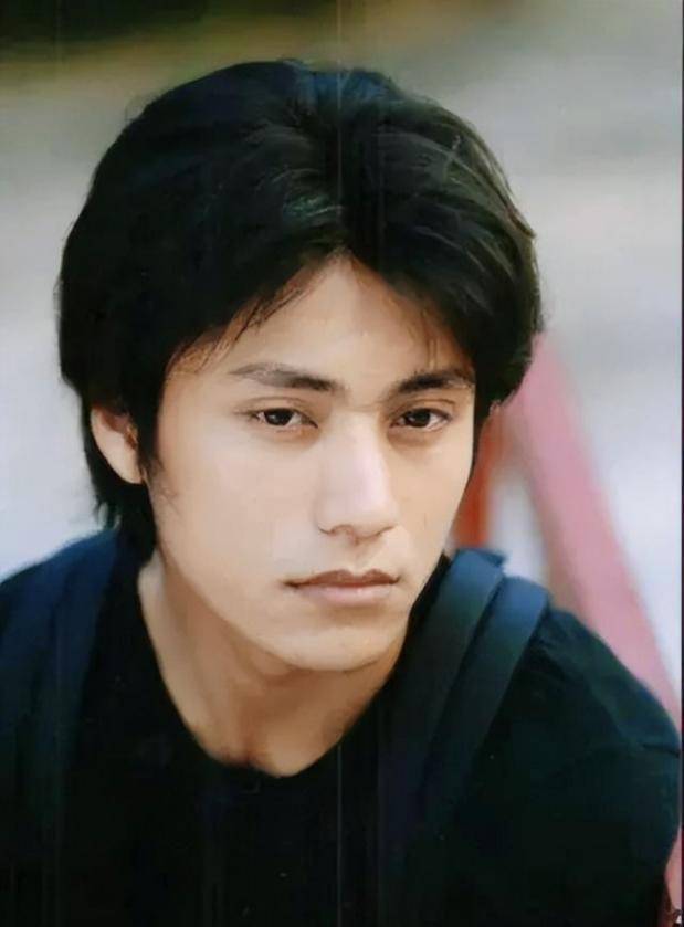 陈坤的儿子已成年<strong></p>
<p>inchat币应</strong>，容貌开始显现母亲的基因，像谁可以认得出吗？