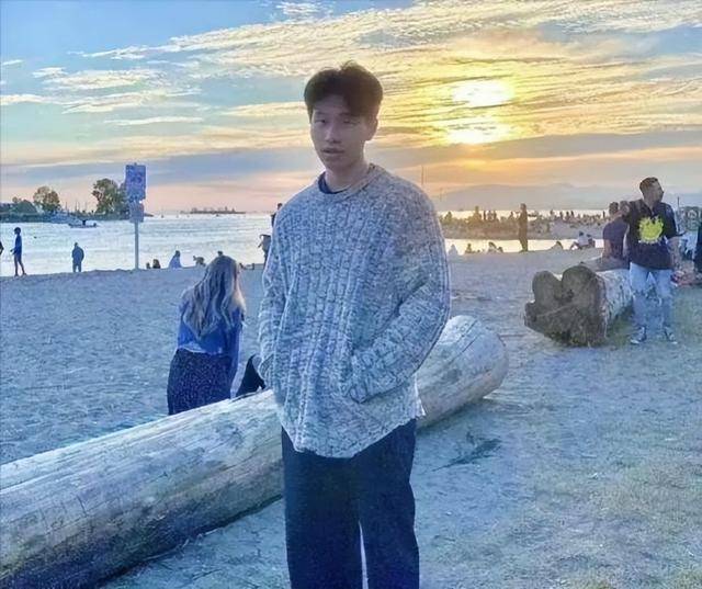 陈坤的儿子已成年<strong></p>
<p>inchat币应</strong>，容貌开始显现母亲的基因，像谁可以认得出吗？