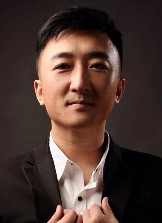 他是知名演员<strong></p>
<p>inchat币应</strong>，40岁二胎得女，41岁突然离世将悲痛留给妻子与儿女