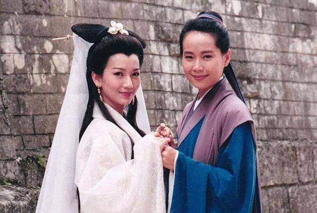 曝61岁叶童香港行生图<strong></p>
<p>炒币书籍网盘下载</strong>，身材干瘪脸上画大浓妆，多人追着索要签名