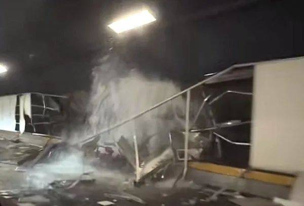 突发！网传上海一隧道被汽车撞漏水<strong></p>
<p>炒币书籍网盘下载</strong>，最新回应