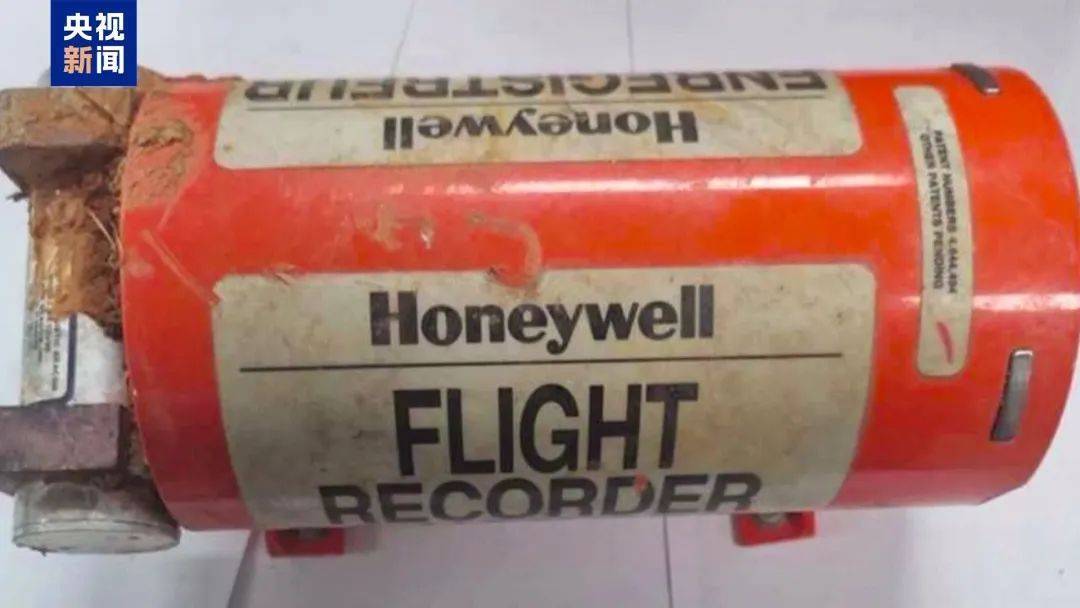韩国空难机长最后动作曝光<strong></p>
<p>香港电子交易货币</strong>，“他可能一直紧握操纵杆坚持到了最后”！涉嫌职务过失致死，涉事航司高管被禁止出国！调查中飞机残骸再次起火