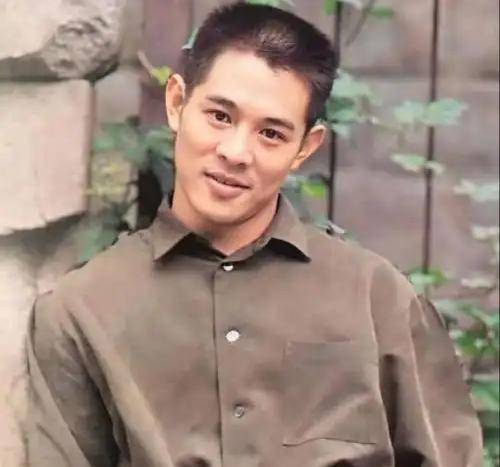 李连杰:后事一切从简<strong></p>
<p>ok下载</strong>，不用立碑也不用办丧事，树葬海葬都可以