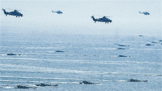 无人机“哗”的一声<strong></p>
<p>货币如何保值</strong>，从水中钻出！解放军多栖作战实力藏不住了