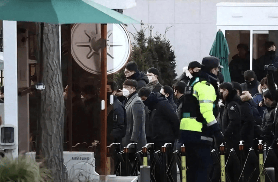 韩国政坛一夜大乱！150人冲进总统府<strong></p>
<p>货币如何保值</strong>，尹锡悦组织一万支持者拒捕