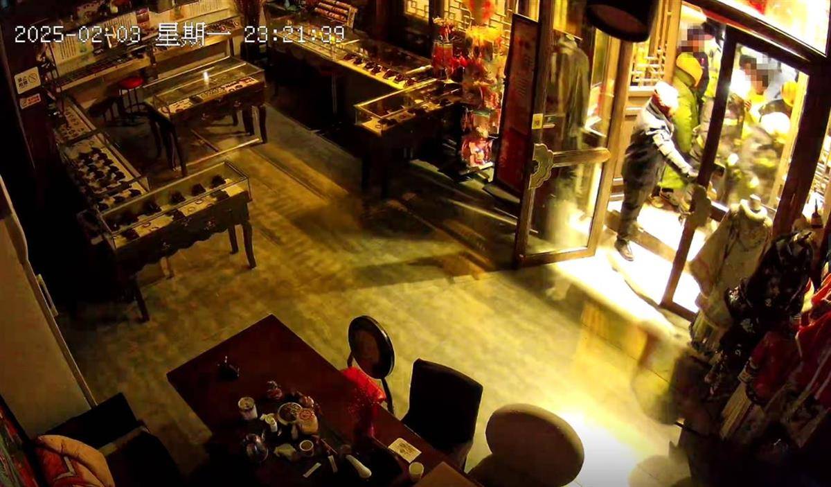 大同官方核查“店铺被撬锁开灯”事件<strong></p>
<p>如何抢别人的迷你币</strong>，律师：撬锁入室涉嫌违法，且滥用行政权力