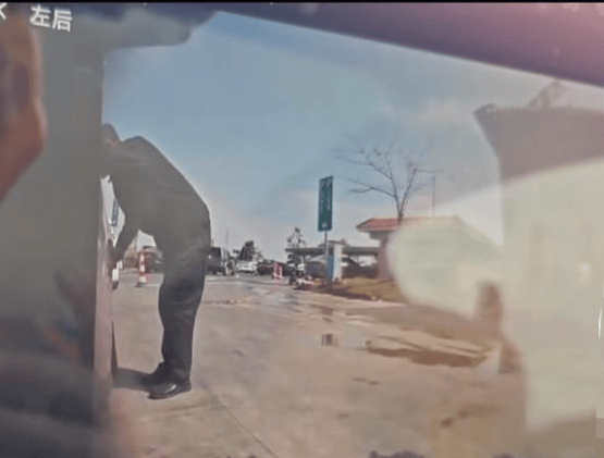 小米SU7在服务区被恶意割胎<strong></p>
<p>如何发现软件漏洞</strong>，阳西警方通报：嫌疑人被当场抓获，已刑拘！