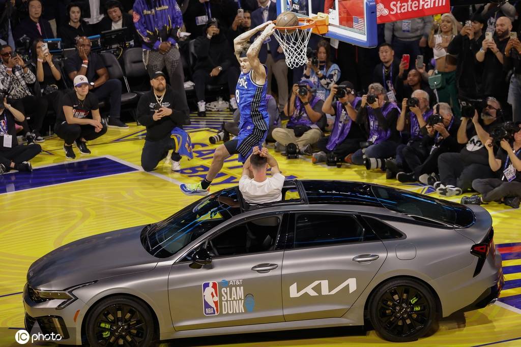 三连冠<strong></p>
<p>如何做空货币</strong>！全明星扣篮赛：麦克朗满分夺冠 飞跃汽车一扣封神