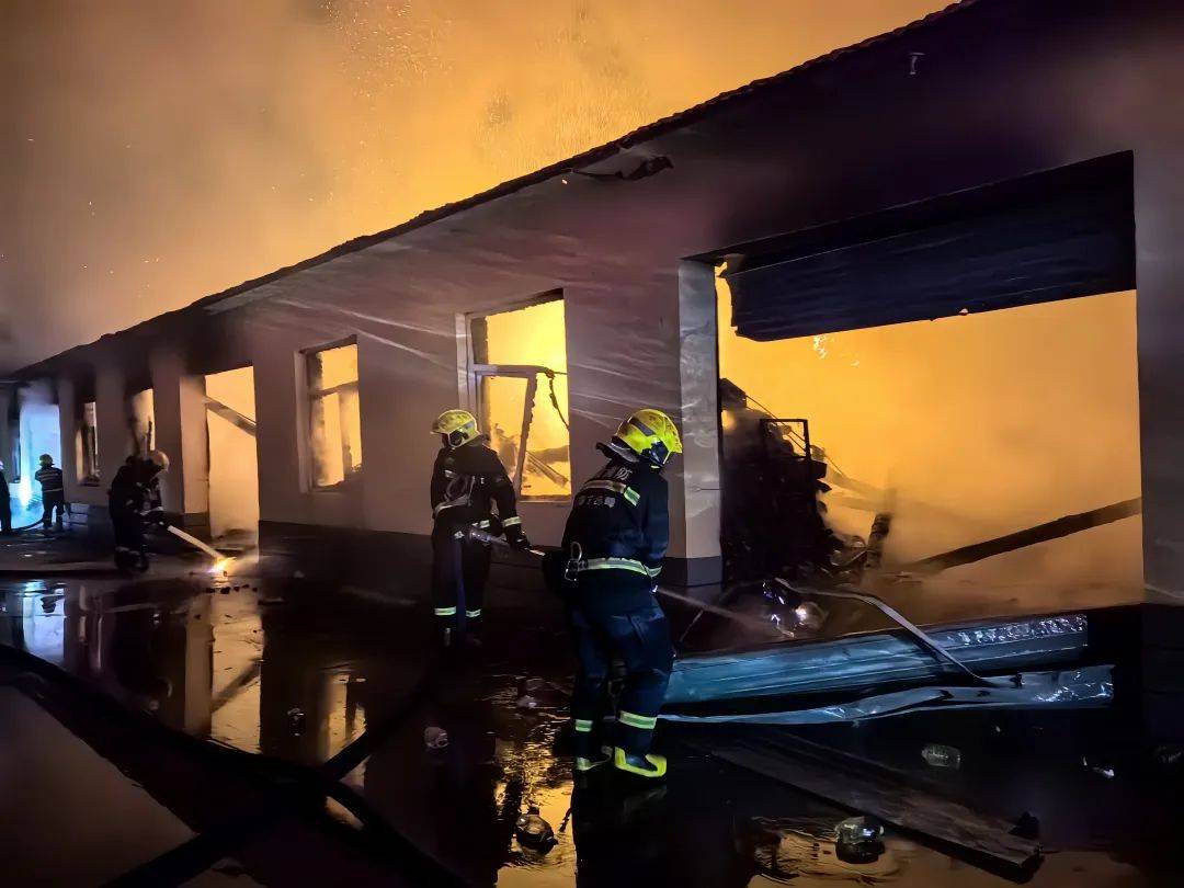 约4000箱白酒火中炸裂<strong></p>
<p>熊市如何炒币</strong>，主人痛失60多万！