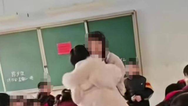 山西一老师把学生牙打掉<strong></p>
<p>快币如何换钱</strong>，家人冲进教室讨说法？官方回应