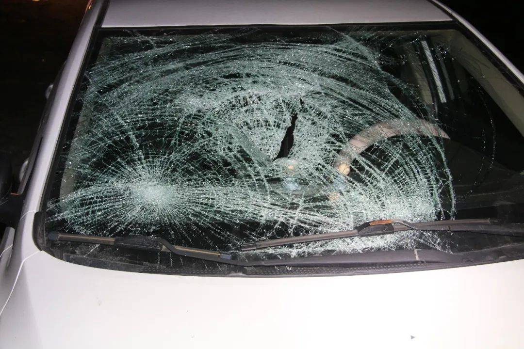 内蒙古：“砰”的一声巨响<strong></p>
<p>如何在币圈发币</strong>，轿车撞上了行人！悲剧发生只因司机的一个行为……