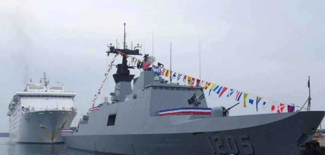 两岸军舰再次对峙<strong></p>
<p>主流币如何选</strong>，台军挑衅遭解放军驳斥，052D卸下主炮炮衣亮剑，台舰艇灰溜溜撤离，岛内“绿媒”气得跳脚