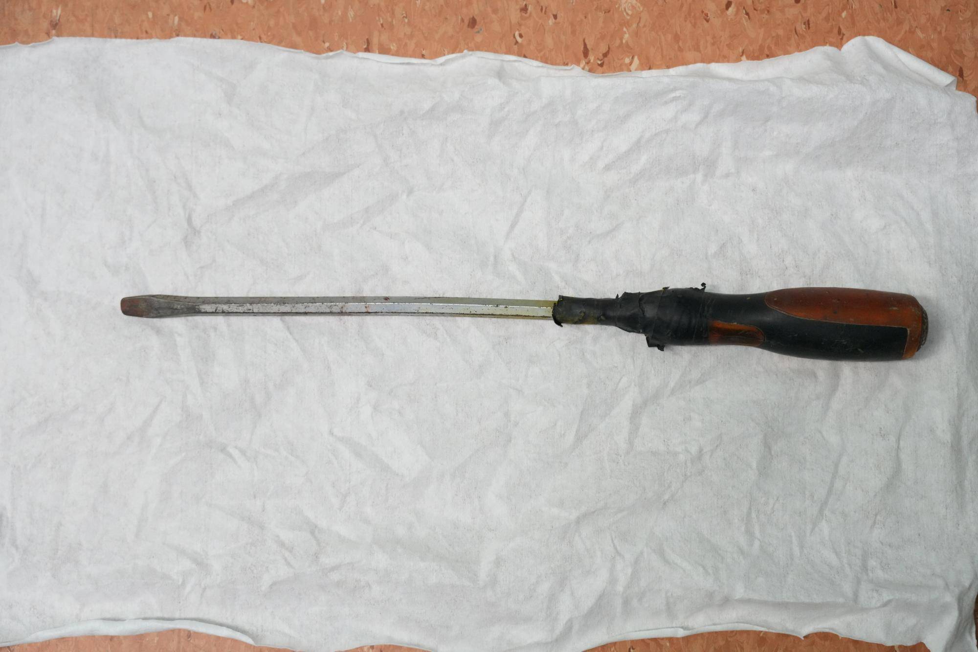 20米高空掉落螺丝刀直插男子胸腔<strong></p>
<p>如何利用行业消息去炒币</strong>！医生：不要自行拔除