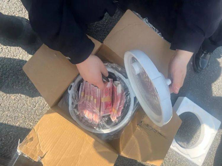 打开电饭煲一看：8万元现金<strong></p>
<p>云币网如何炒币</strong>！女子被当街拦下