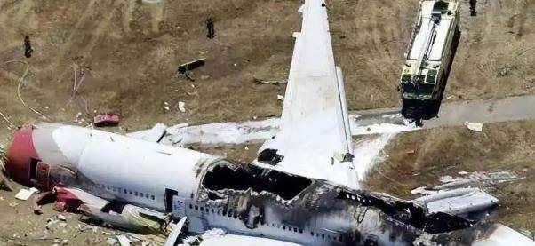 飞行员故意关闭发动机<strong></p>
<p>如何更新软件</strong>，客机坠向大西洋，217名乘客无一生还?