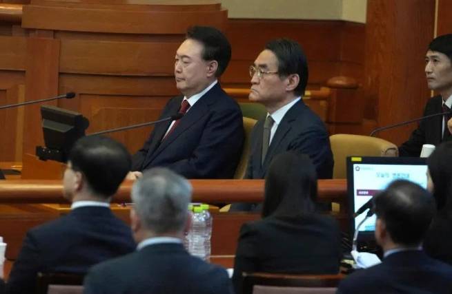 “总统下台”一夜响彻<strong></p>
<p>如何进行币币交易</strong>！中国使馆突遭冲击！意想不到的事发生了