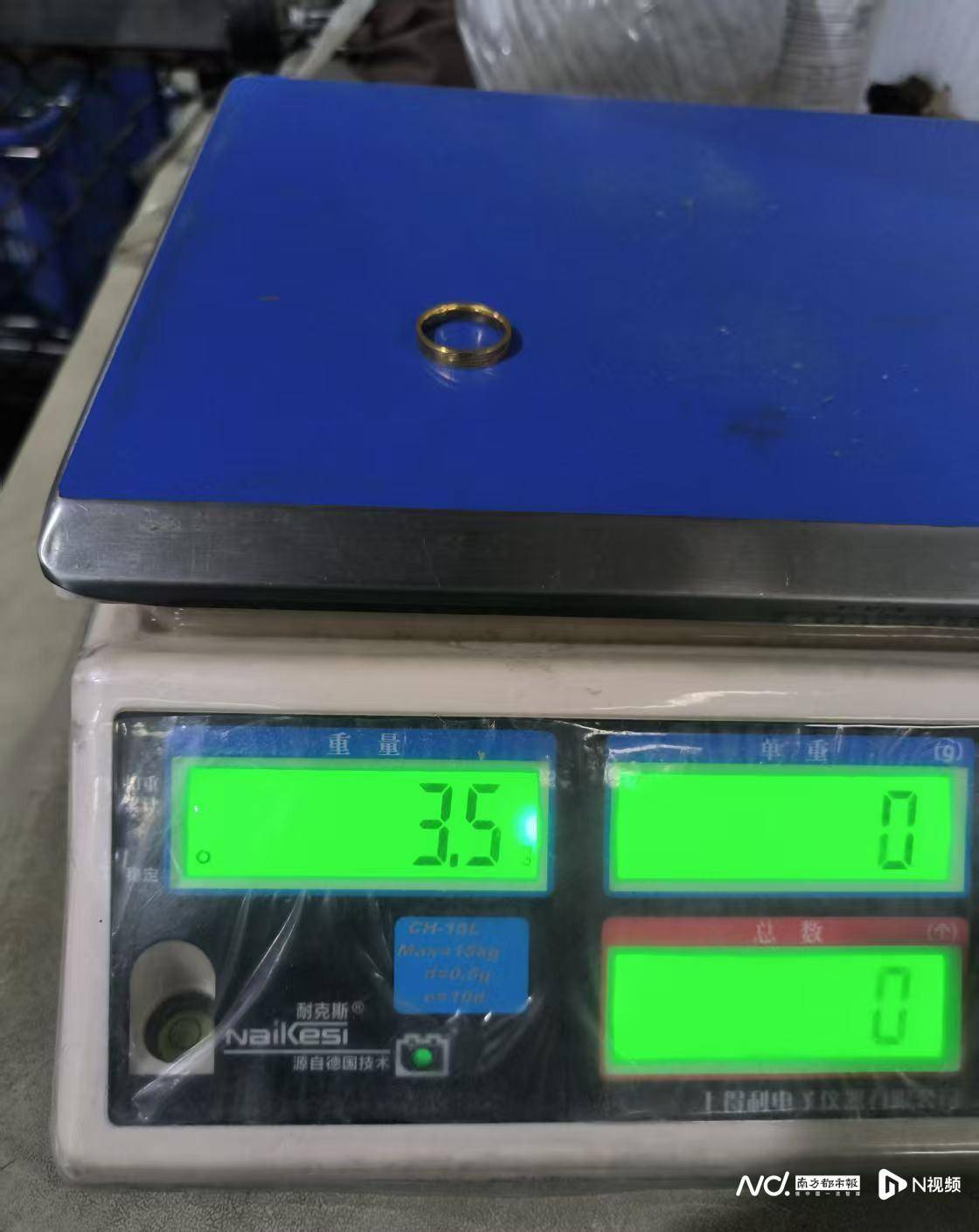 1500元每克!东莞男子称买一口价金戒被套路<strong></p>
<p>如何进行币币交易</strong>,市监局介入