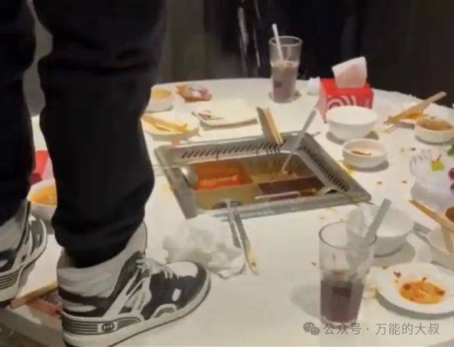 “魔童尿海”大反转<strong></p>
<p>如何进行币币交易</strong>!海底捞被抵制错在太“滥情”