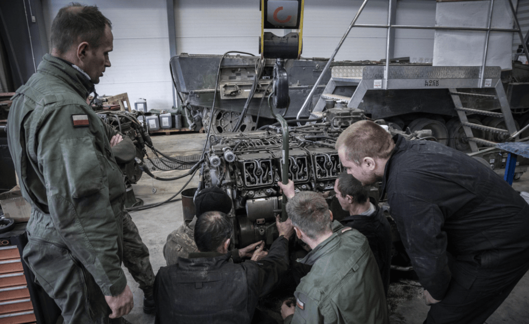 难怪特朗普出面求情<strong></p>
<p>新手如何购买eth币</strong>,库尔斯克真有“大鱼”!30名北约军官被困,普京给不给活路?