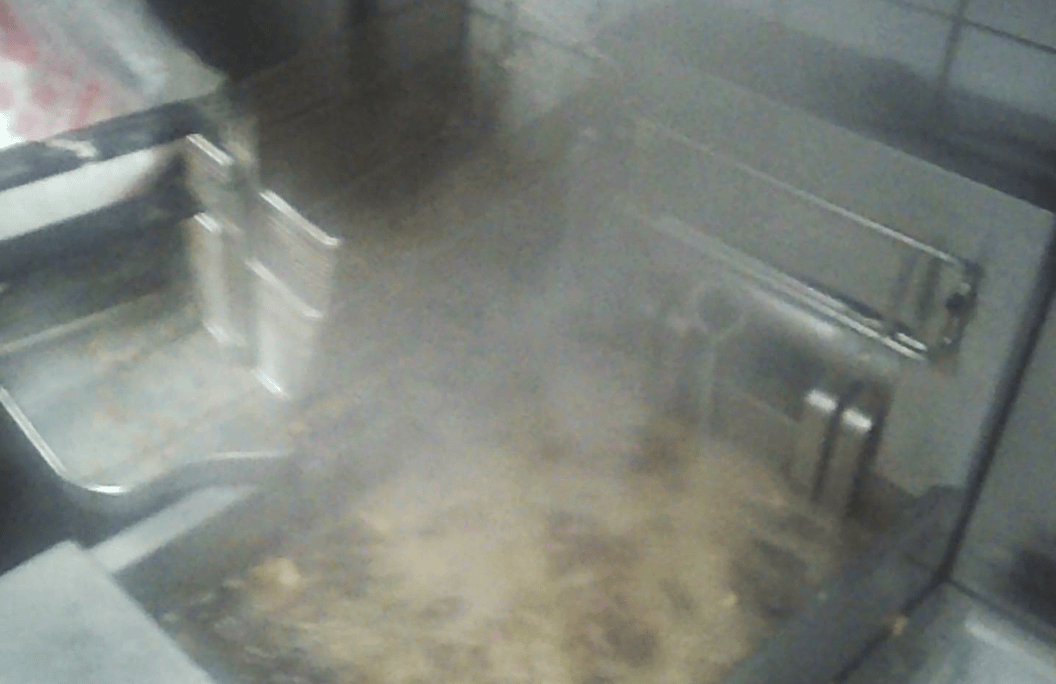 被曝“全员健康证都是假证”<strong></p>
<p>如何把b币给自己</strong>，华莱士致歉：永久关停涉事门店