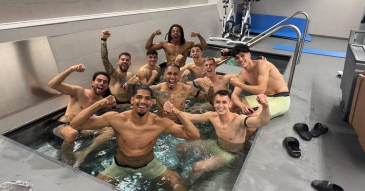 阿斯：巴萨客场逆转马竞后<strong></p>
<p>如何把b币给自己</strong>，球员们在客队休息室的按摩浴缸里庆祝