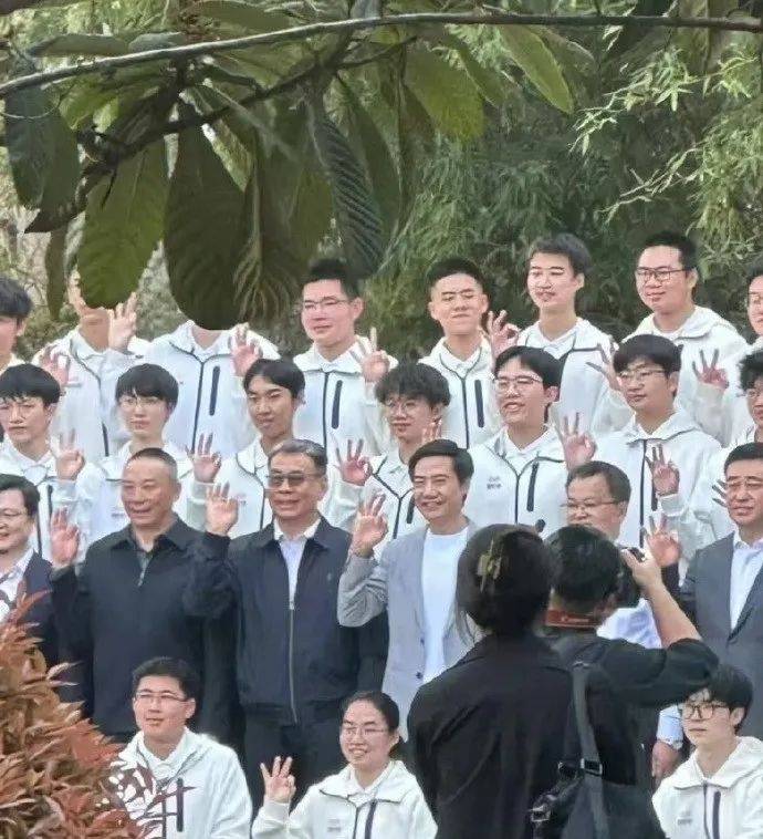 雷军回应如何保持好身材：英语不好已经让母校“蒙羞”<strong></p>
<p>如何玩转为币</strong>，不能再形象欠佳