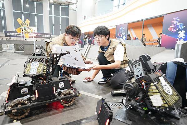 “这对中国是个好消息<strong></p>
<p>货币超发如何保值</strong>，预示着新的增长模式”