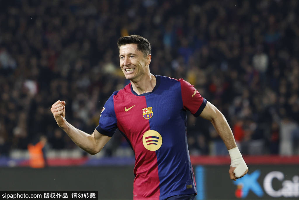 西甲-奥尔莫破门+伤退莱万替补建功 巴萨3-0奥萨苏纳3分领跑