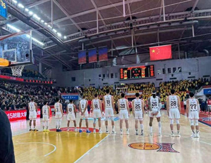 杜锋带13人出征上海！4外援+23兄弟，贝贝获重用