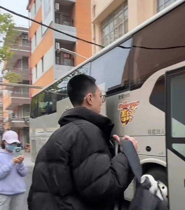 杜锋带13人出征上海！4外援+23兄弟<strong></p>
<p>如何买币</strong>，贝贝获重用