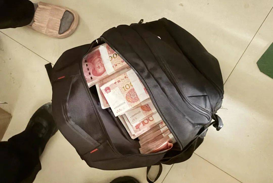 事发桂林<strong></p>
<p>如何买洪门洪币</strong>！背包里装的1000000元现金被警方紧急拦截