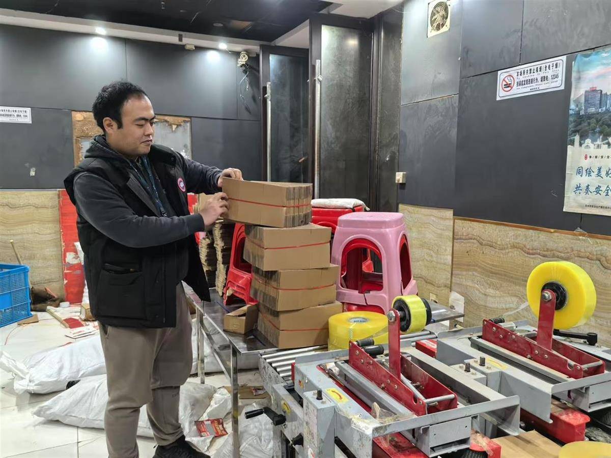 他发出的81万件快递全是电诈卡片<strong></p>
<p>如何买洪门洪币</strong>！武汉江岸警方破获特大诈骗案